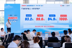 实行AI智能研判+专家人工复核人机协